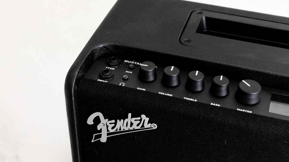 Avis Fender Mustang LT25 : Un ampli d'entraînement compact avec de superbes sons